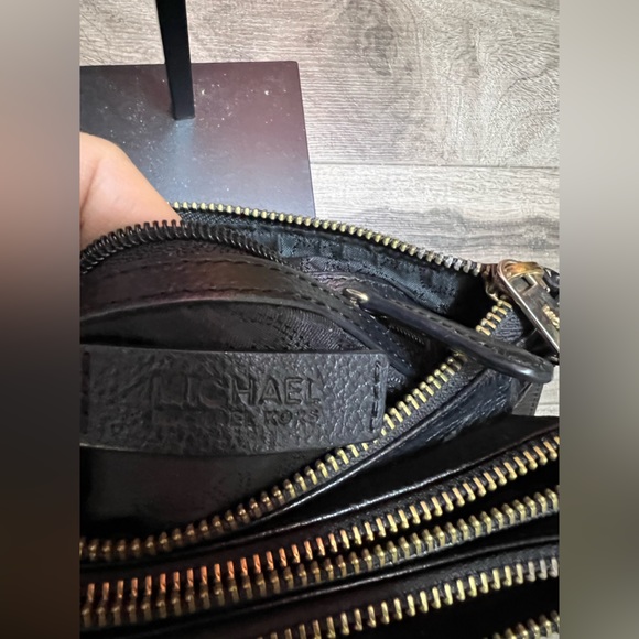 Michael Kors Bedford Triple Gusset Sling Crossbody bag in color Black - Picture 6 of 7